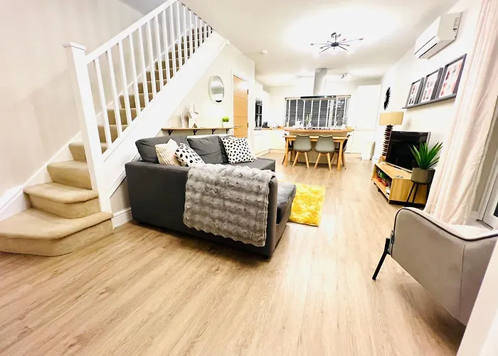 The Duplex Margate With Deck & Living Space Air Conditioning