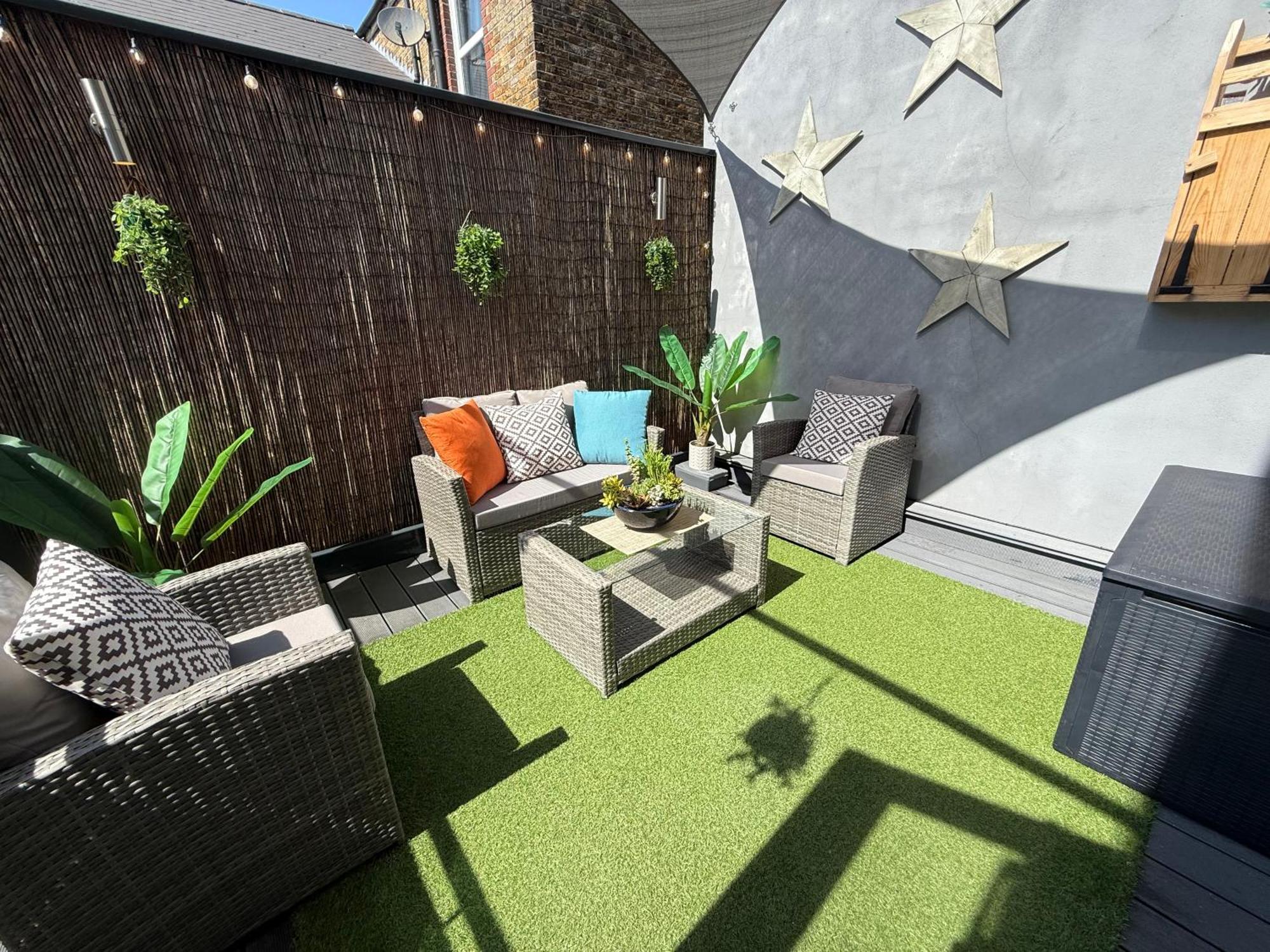 The Duplex With Deck & Living Space Air Conditioning Apartment Margate